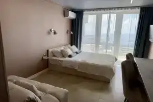 Cappuccino s Vidom na More i Bukhty Flat, Sevastopol