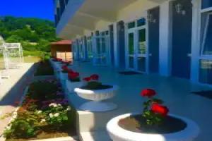 San-Lora Hotel, Ldzaa