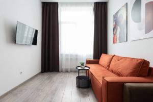 S Sobstvennoy Terrasoy Vozle Reki V Zhk Akvatoriya Apartments