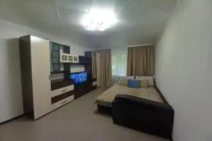 2k po Sovetskoy 8 Flat, Mirnyj