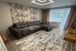 2-Kh Komnatnaya V Tsentre Flat, Shadrinsk