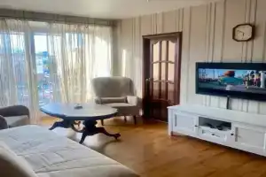 Na Prospecte Nezavisimosti 52 Flat 3-room