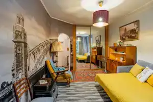 Intelligentnaya Odnushka V Dome Akademika U Metro, St. Petersburg