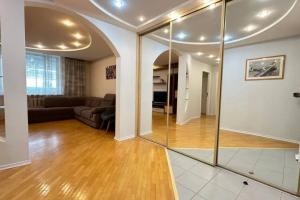 3-Komnatnye Homeapart Nemiga 12 Apartments