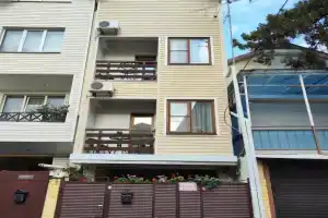 Mart Living quarters, Adler