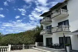 Hotel Amalfi, Novyjj Afon