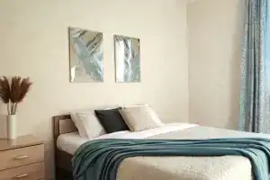 Panda Home s vidom na most vlyublennykh Apartments