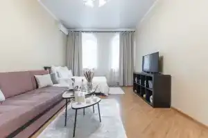 Na Vosem Person Apartments