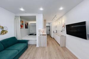 Aparts dizayn-studiya v tsentre s zh/d vokzalom Flat, Kirov