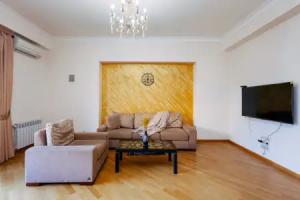 2-K v Novostroyke, Ulitsa Arama, Di480 Flat, Yerevan