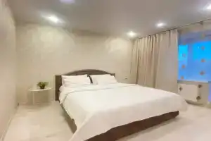 Shikarnaya Dvushka V Vitrinnymi Oknami Flat, St. Petersburg