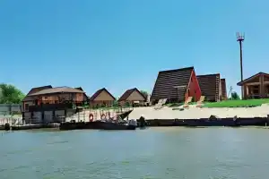 U paroma Hotel, Mumra