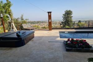 Naomis Villa, Rosh Pinna