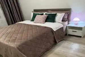 Komfortnaya Yevrotreshka V Rayone Kommunarka Flat, Moscow