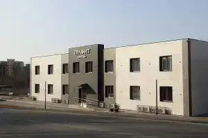 "Grafit" Hotel, Artem