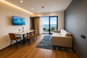 29F Panorama Apartment • Near Dolphinarium Apartments, Batumi