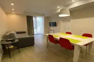 Les Amis Apartments, Adler