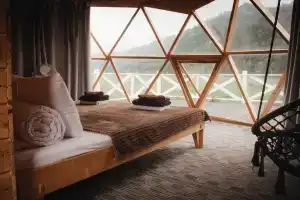 Mesto Sily Glamping, Anos