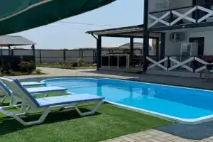 Na Beregovoy 17 Guest house