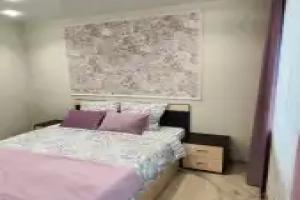 Komfortnaya yevro-trekhkomnatnaya kvartira Flat, Kirov