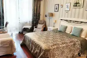 S kaminom dlya 3kh vzroslykh i 2kh detey Flat, Kazan