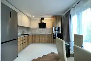 Shikarnaya Trekhkomnatnaya Flat, Togliatti