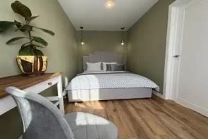 Dvukhkomnatnaya v Tsentre Goroda s Potryasayuschim Vidom iz Okna Flat, Pskov