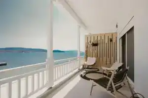 Trinity Suites Apart-hotel, Ammouliani