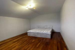 Uyutnaya 2 Komnatnaya 60 M² Flat, Ishim