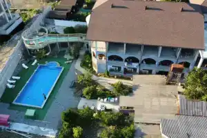 Robert I Oksana Guest house, Alakhadzi