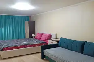 Tryokhkomnatnaya Flat, Moscow