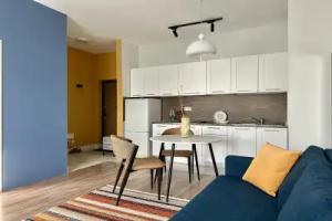 Yarkaya Yevrodvushka Skyline Naprotiv Mega Tsentra Apartments, Almaty
