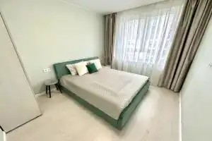 Lyuks Akvamarin s Dizaynerskim Remontom, Dlya Bolshoy Semi Apartments, Tyumen