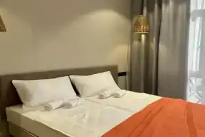 Butik-otel Saros, Ldzaa