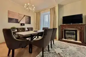 Tsentrsverdlova 24 Trekhkomnatnaya Apartments