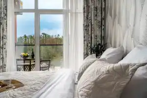 Uyutnaya s basseynom vozle morya Flat, Sochi