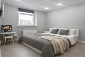 Dlya dvoih gostey s krovatiy Apartments, Tyumen