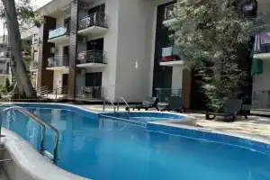 Apartamenty 3kh Mestnye V Madrid Parke, Adler