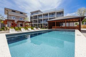 Melange Hotel, Alakhadzi