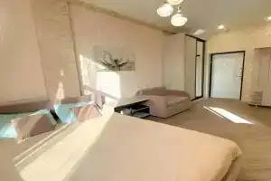 Flat v 5 Minutah ot Morya, Adler