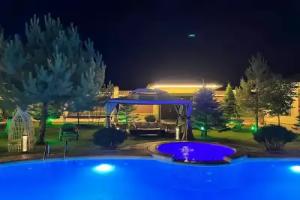 Zimaleto - Dacha Premium Klassa Guest House, Yusufhona