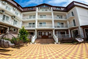 Hotel Botanik, Saky