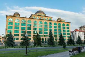 Artis Plaza, Magas