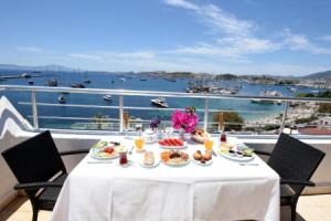 Mia Hill Suites Hotel, Guembet