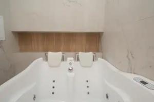 V Gosti! Na Zaporozhskoi 69 (Studya 6 s Jakuzzi) Apartments, Novokuznetsk