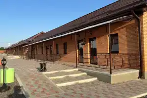 Aston Hotel, Gluboky