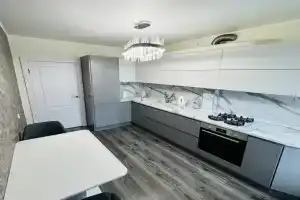 In the Center Flat, Oktyabrsky