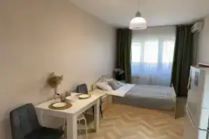Studiya ryadom s aeroportom Yakutsk Flat, Yakutsk