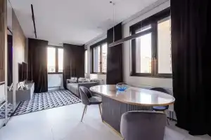 #1 Superior Duplex for 2+2 by Lo Apartments, Moscow