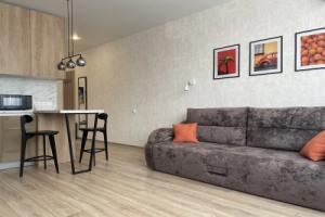 Stilnaya studiya na naberezhnoy Apartments, Dolgoprodnyy